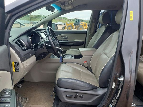 2017 KIA SEDONA LX