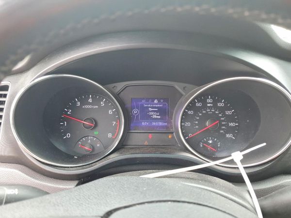 2017 KIA SEDONA LX