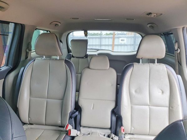 2017 KIA SEDONA LX