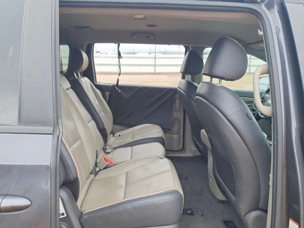 2017 KIA SEDONA LX