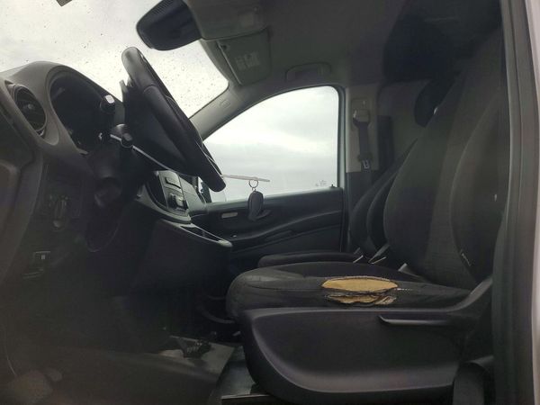 2016 MERCEDES-BENZ METRIS