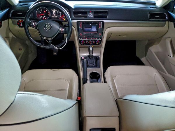 2017 VOLKSWAGEN PASSAT