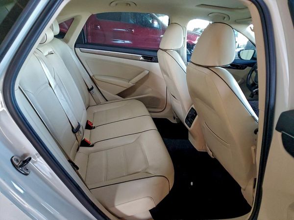 2017 VOLKSWAGEN PASSAT