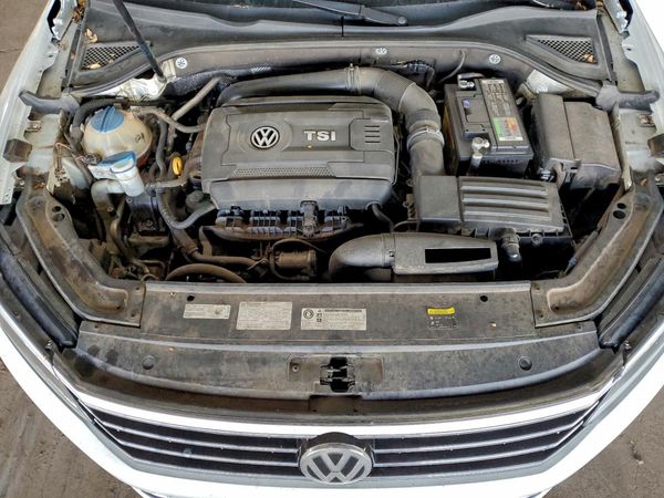 2017 VOLKSWAGEN PASSAT