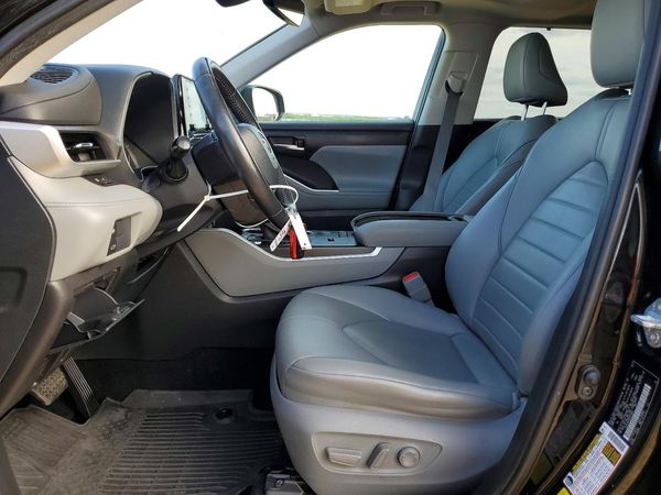 2022 TOYOTA HIGHLANDER XLE