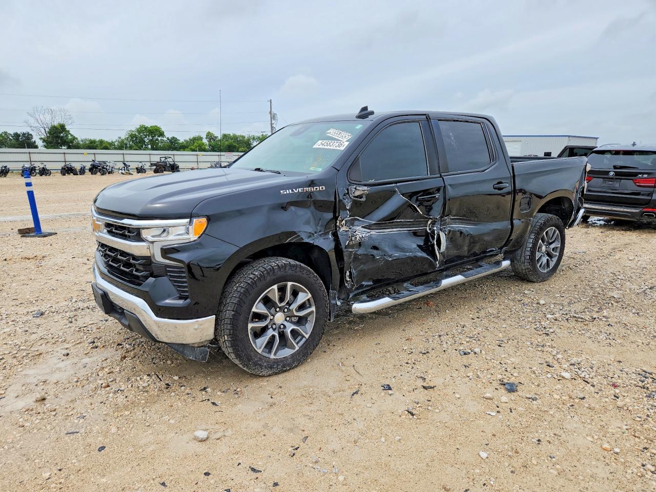 2022 CHEVROLET SILVERADO LT — Front 3/4