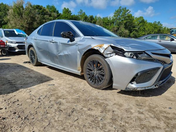 2021 TOYOTA CAMRY SE — Passenger 3/4