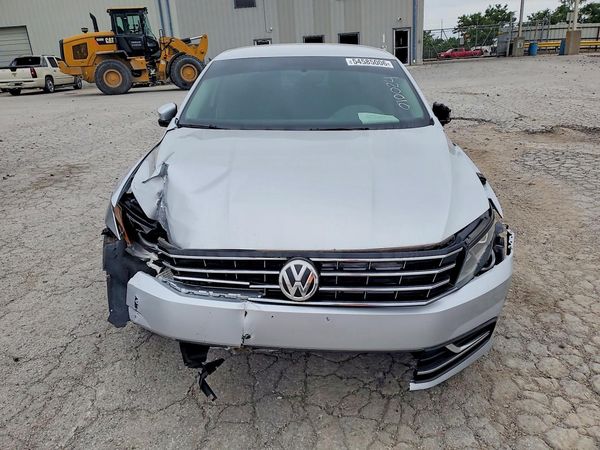 2017 VOLKSWAGEN PASSAT