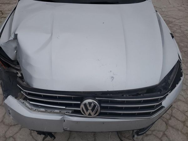 2017 VOLKSWAGEN PASSAT