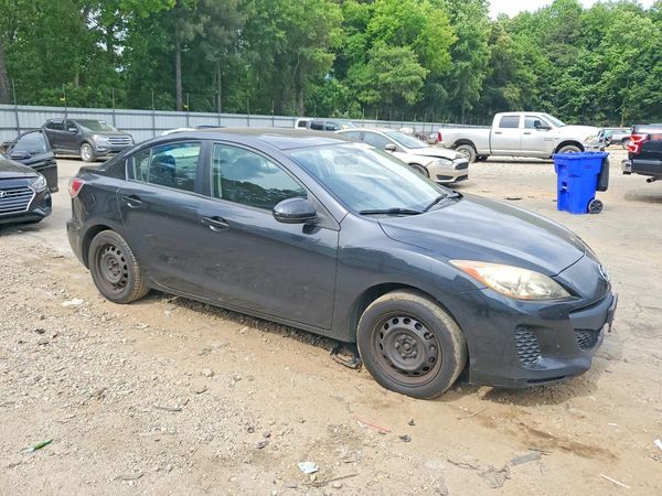 2013 MAZDA 3 SV/Base