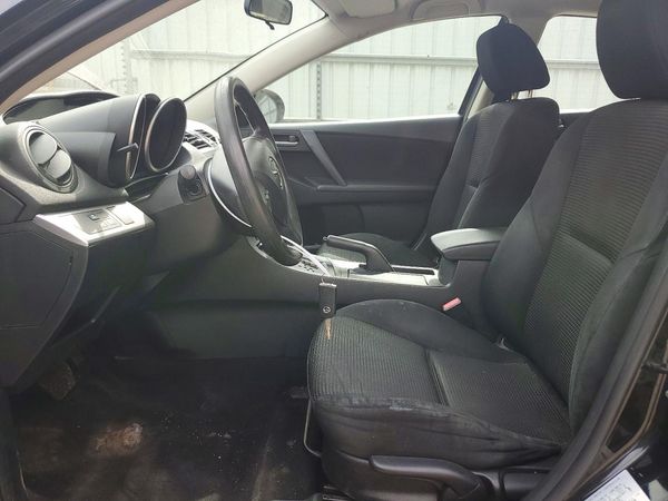 2013 MAZDA 3 SV/Base