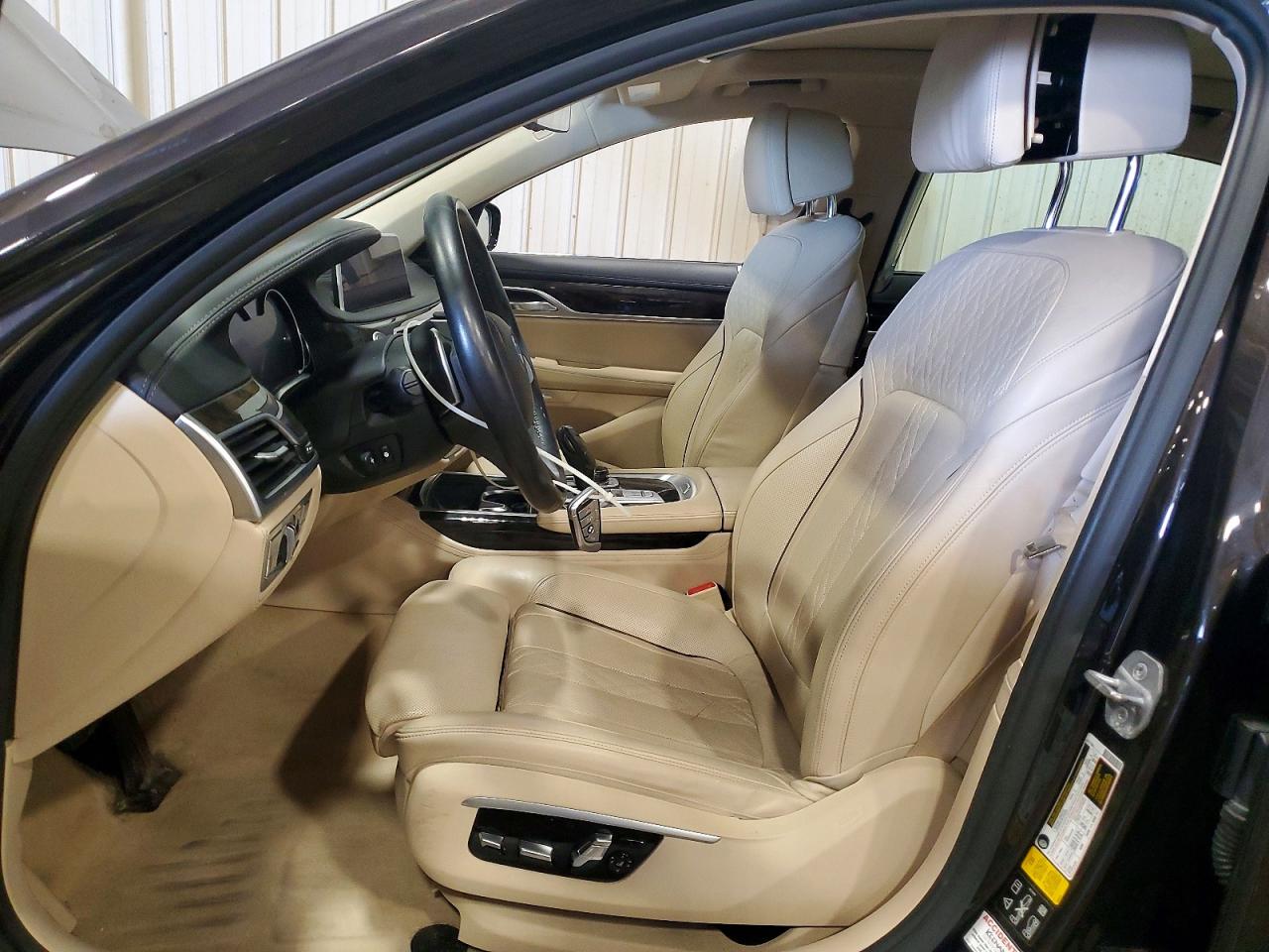 2016 BMW 750 xDrive