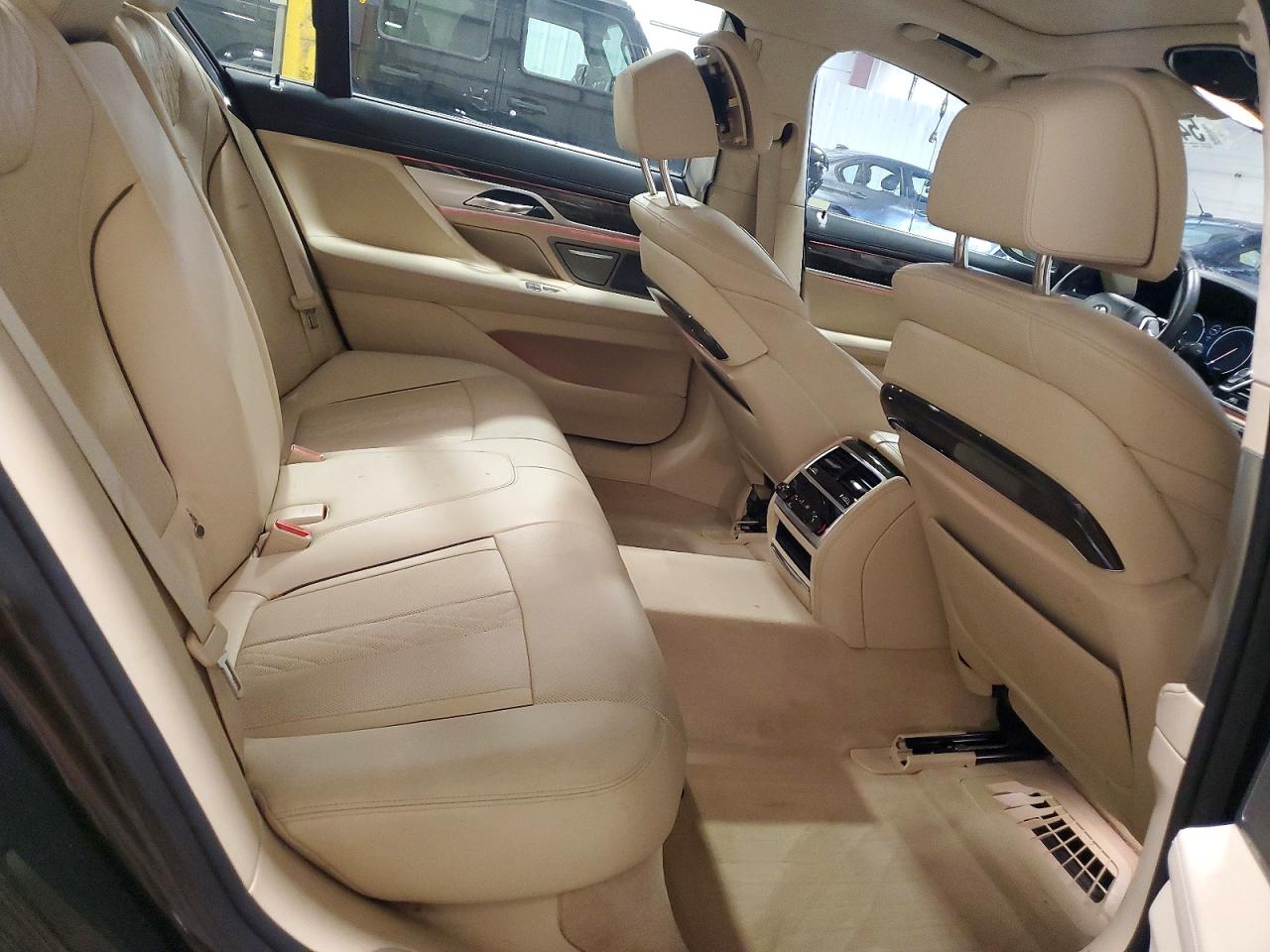 2016 BMW 750 xDrive