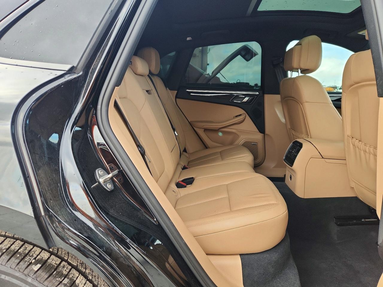 2021 PORSCHE MACAN Base