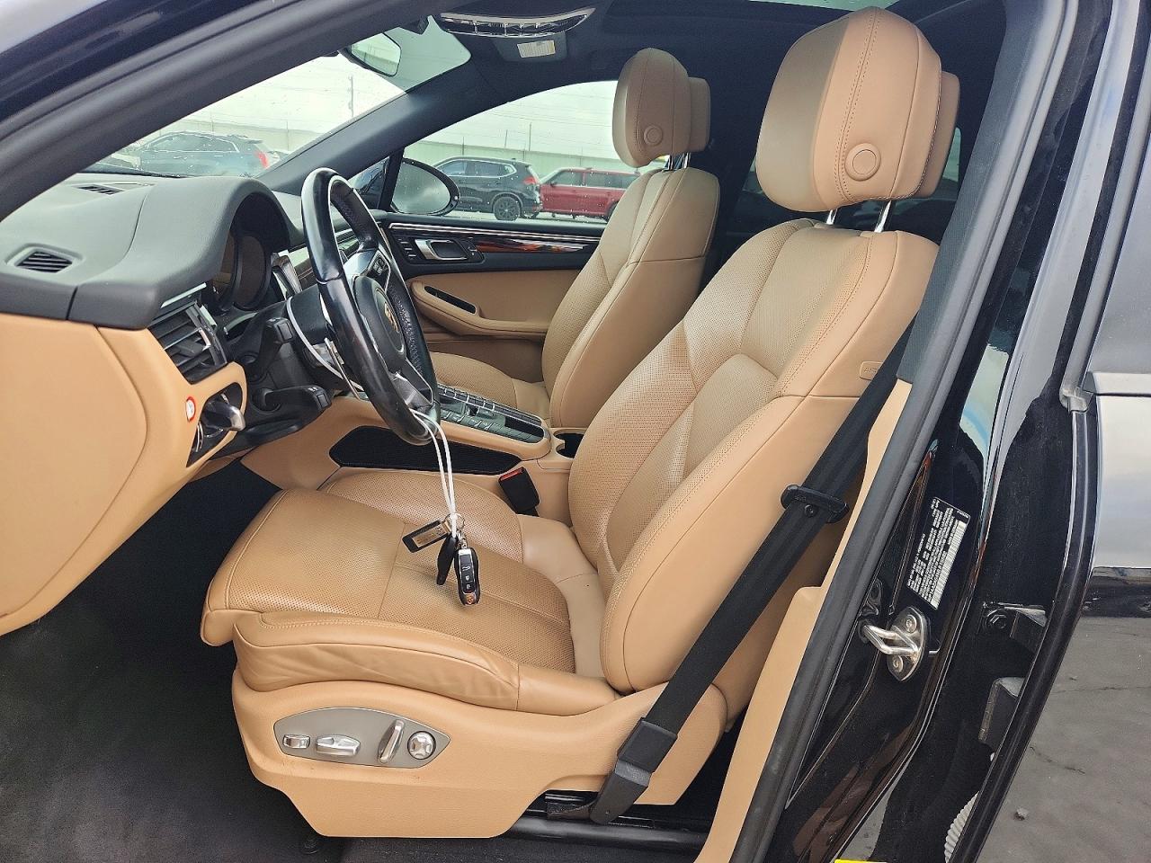 2021 PORSCHE MACAN Base