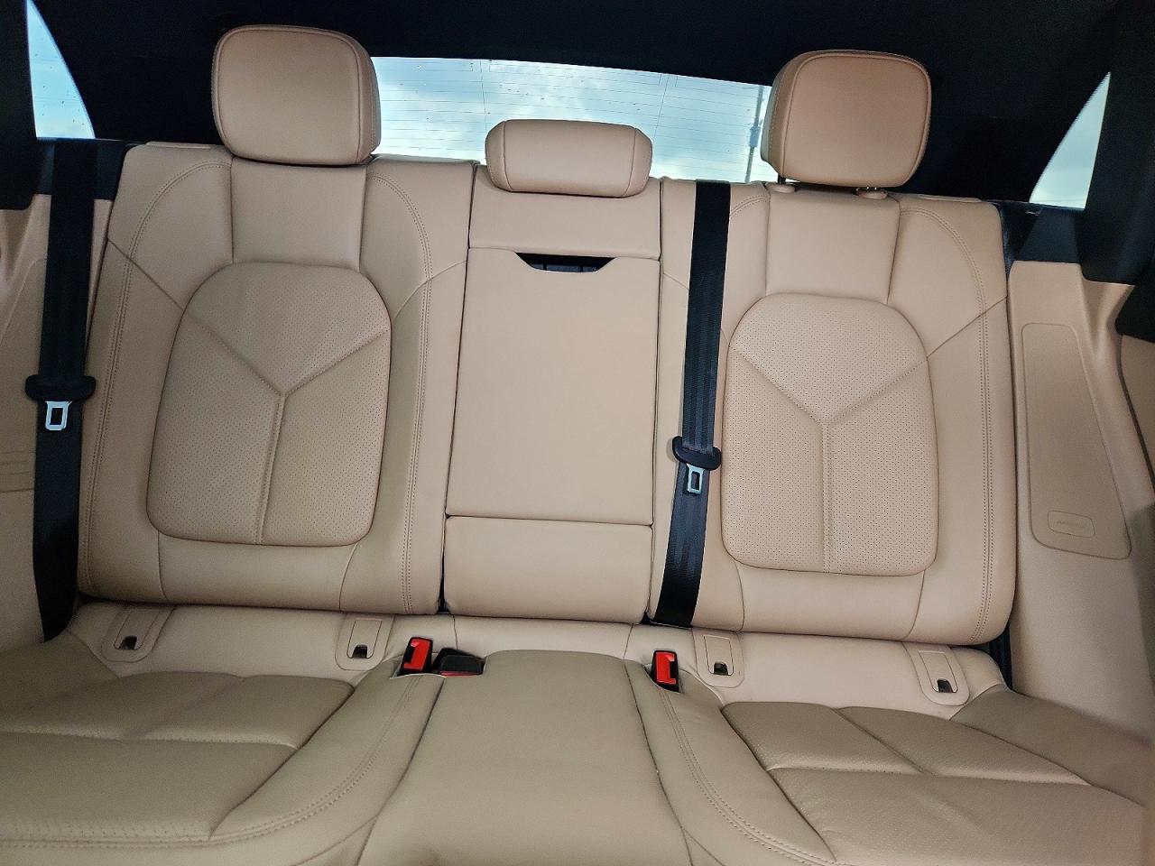 2021 PORSCHE MACAN Base