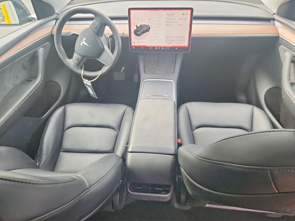 2025 TESLA MODEL Y