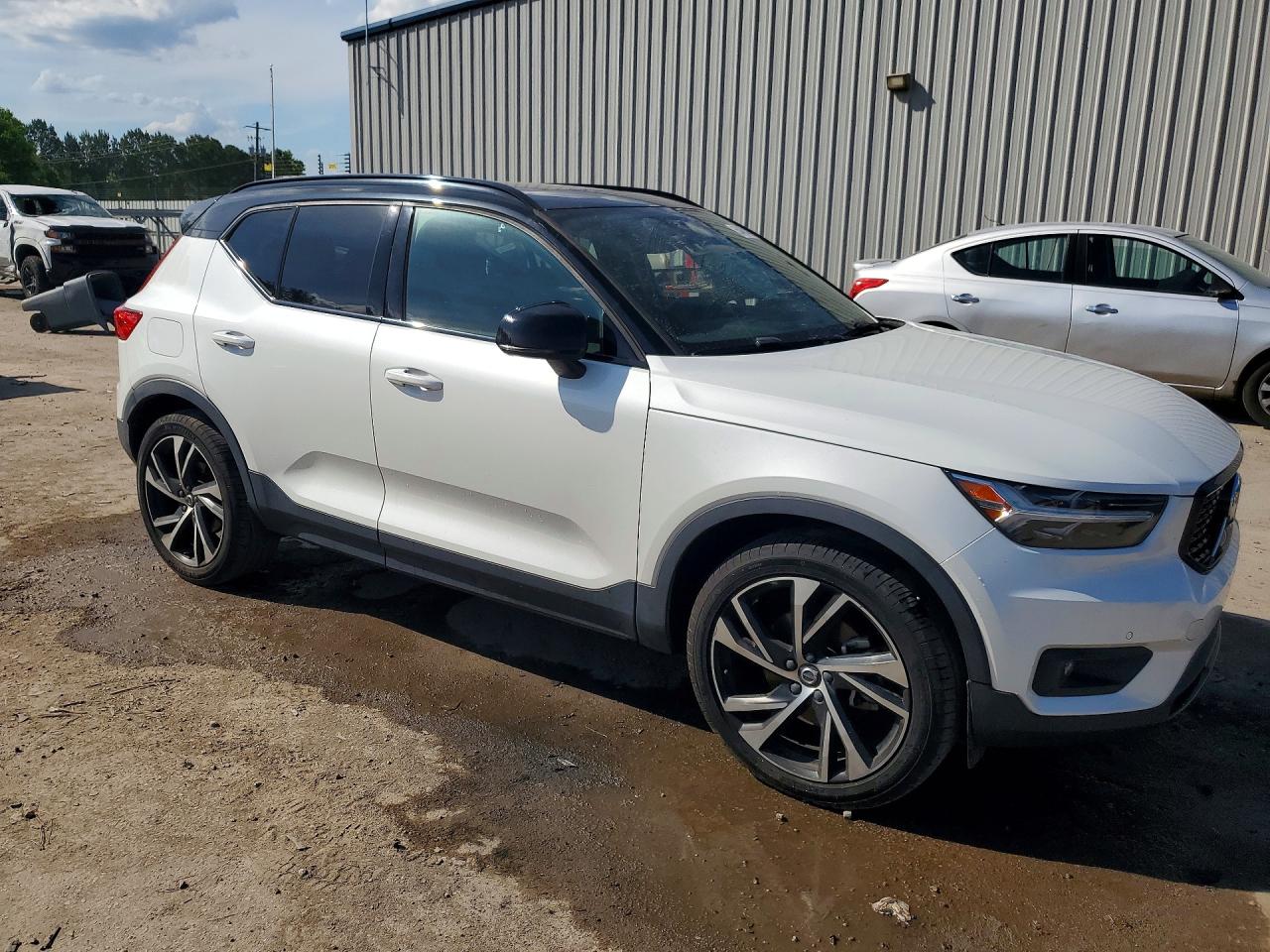 2021 VOLVO XC40 R-Design