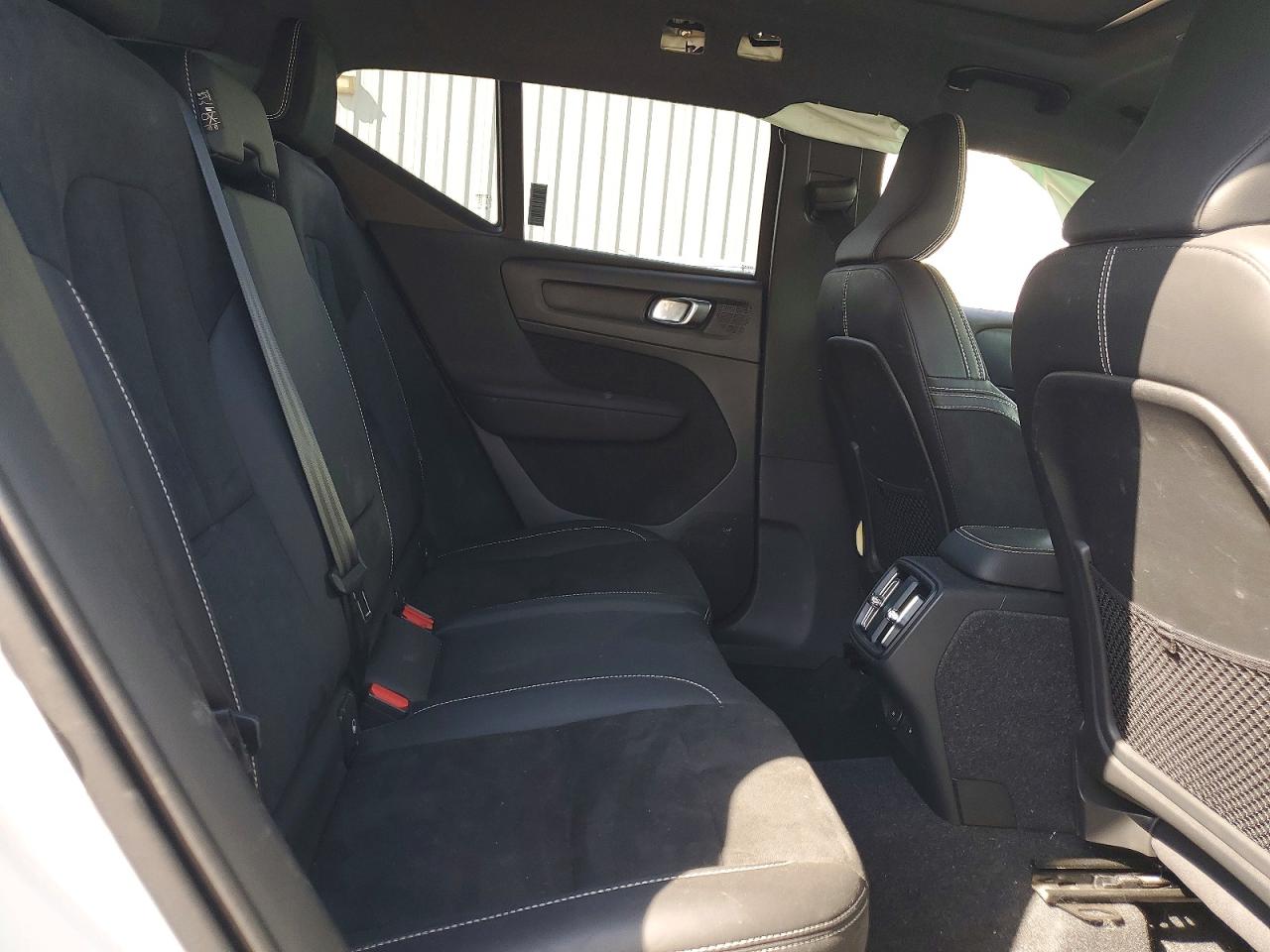 2021 VOLVO XC40 R-Design