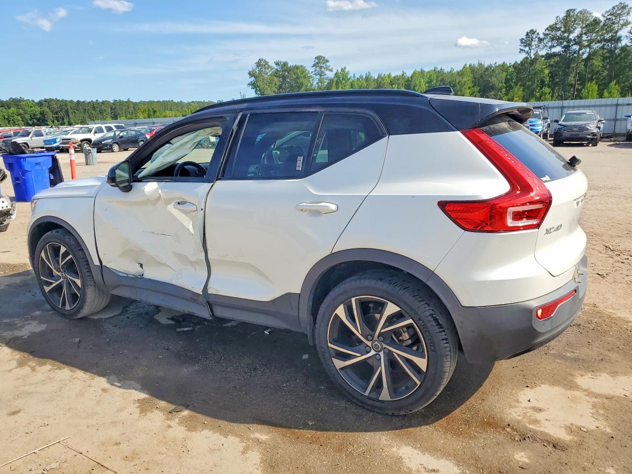 2021 VOLVO XC40 R-Design