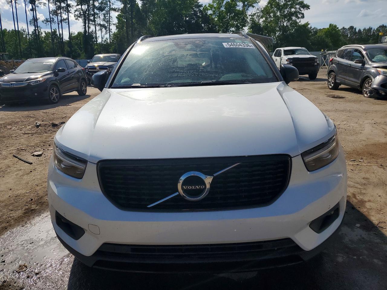 2021 VOLVO XC40 R-Design