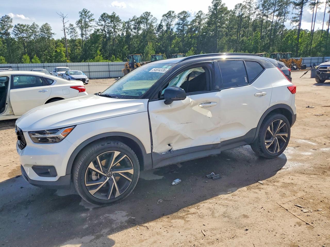 2021 VOLVO XC40 R-Design