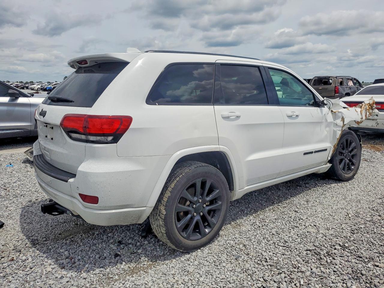 2020 JEEP GRAND CHEROKEE LAREDO 4X2