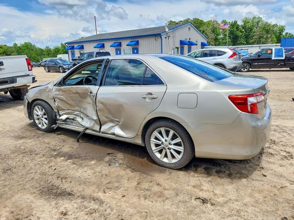 2014 TOYOTA CAMRY