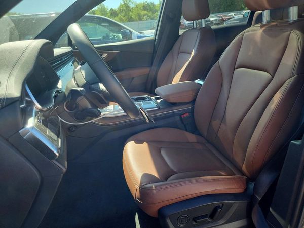 2025 AUDI Q7 quattro Premium Plus