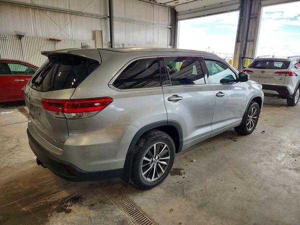 2017 TOYOTA HIGHLANDER SE/XLE