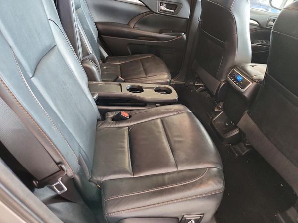 2017 TOYOTA HIGHLANDER SE/XLE