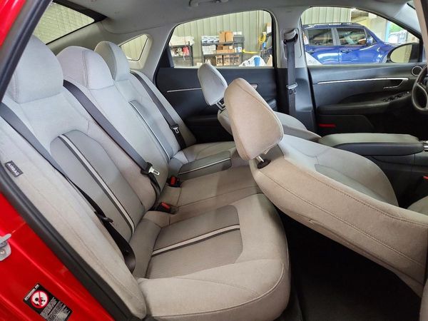 2021 HYUNDAI SONATA SE