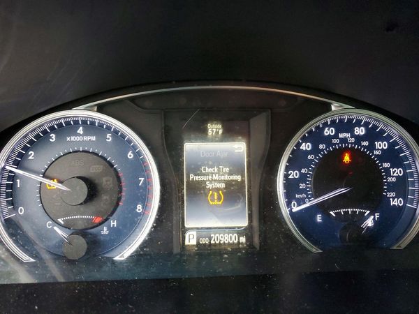 2016 TOYOTA CAMRY