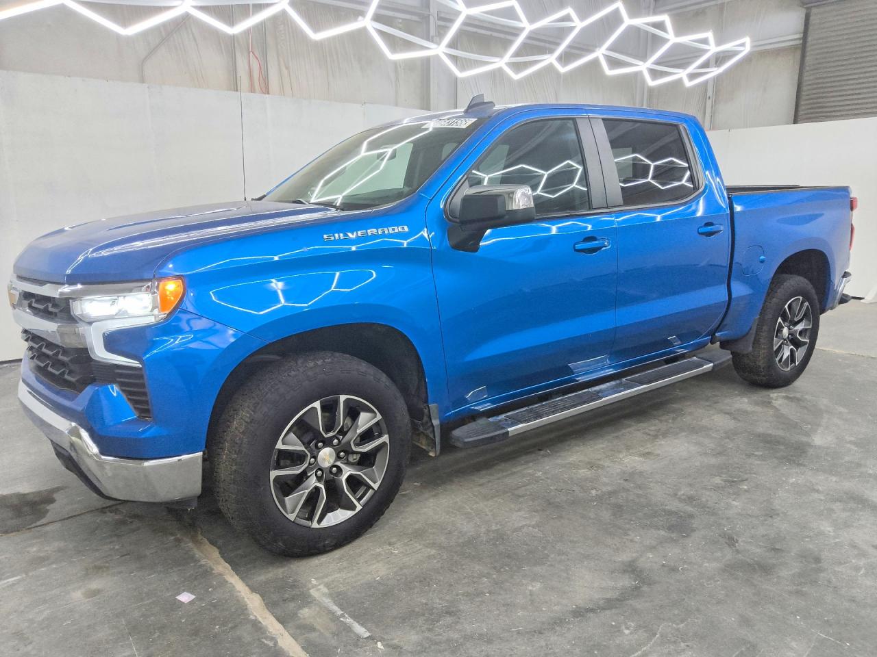 2024 CHEVROLET SILVERADO LT — Front 3/4