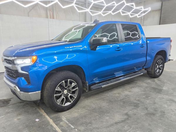 2024 CHEVROLET SILVERADO LT — Front 3/4