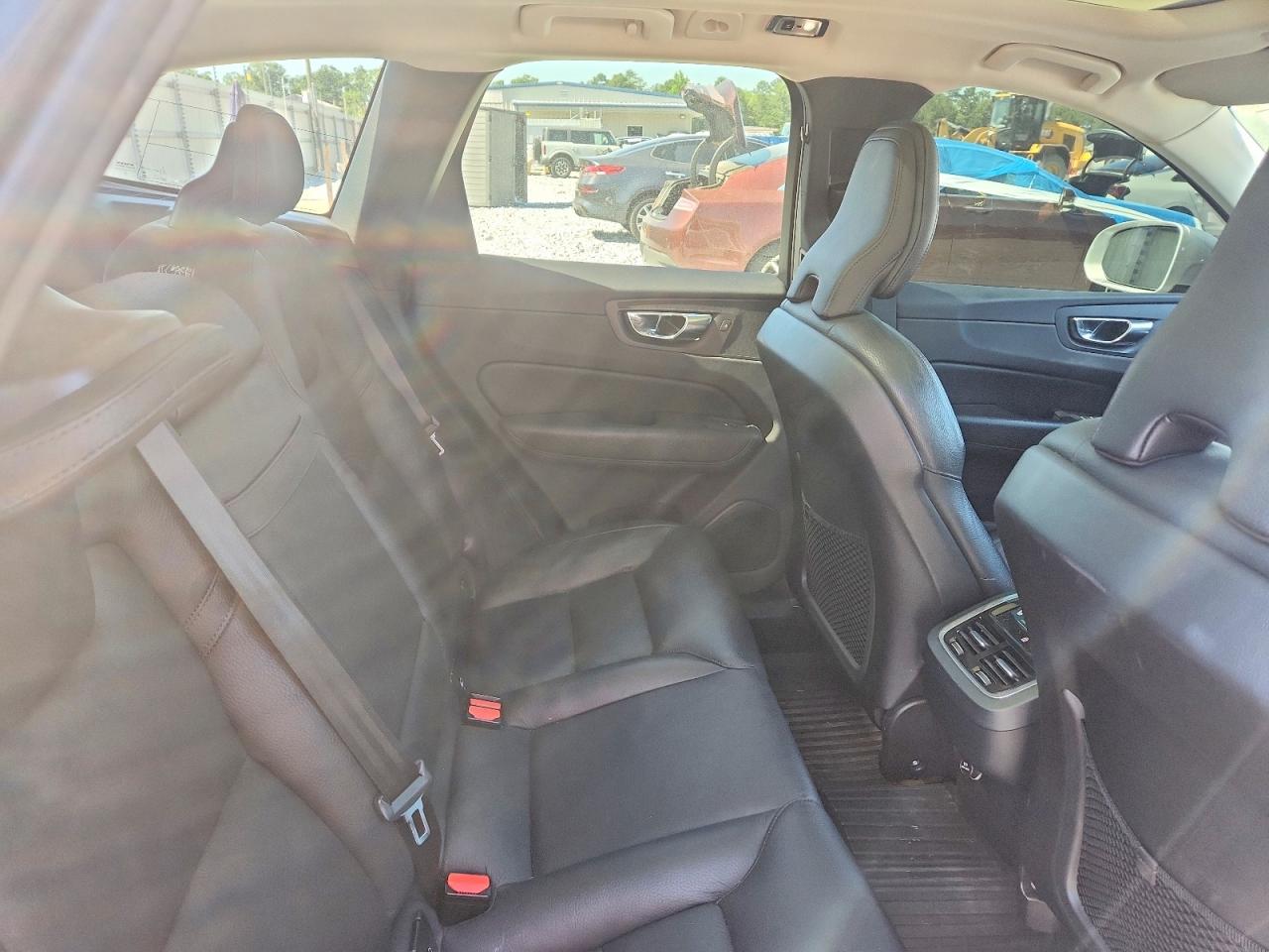2016 VOLVO XC90 SV42 Momentum