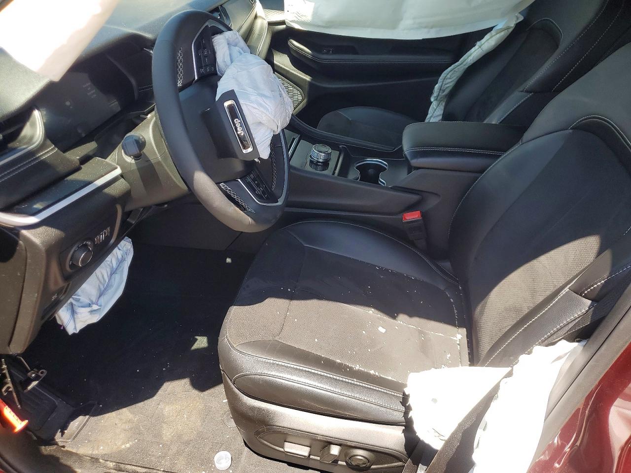 2025 JEEP GRAND CHEROKEE Laredo, Altitude