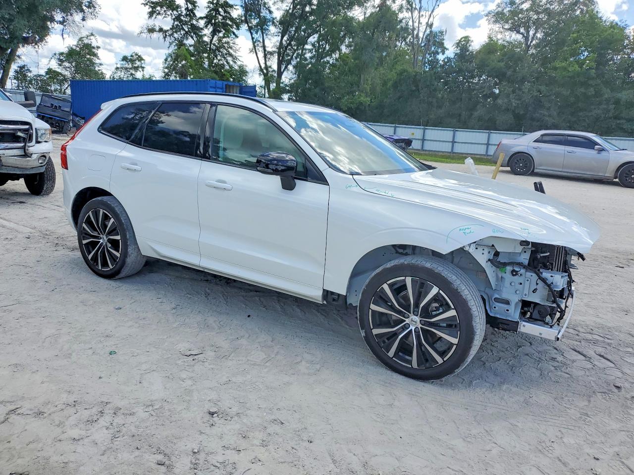 2024 VOLVO XC60 Plus Dark