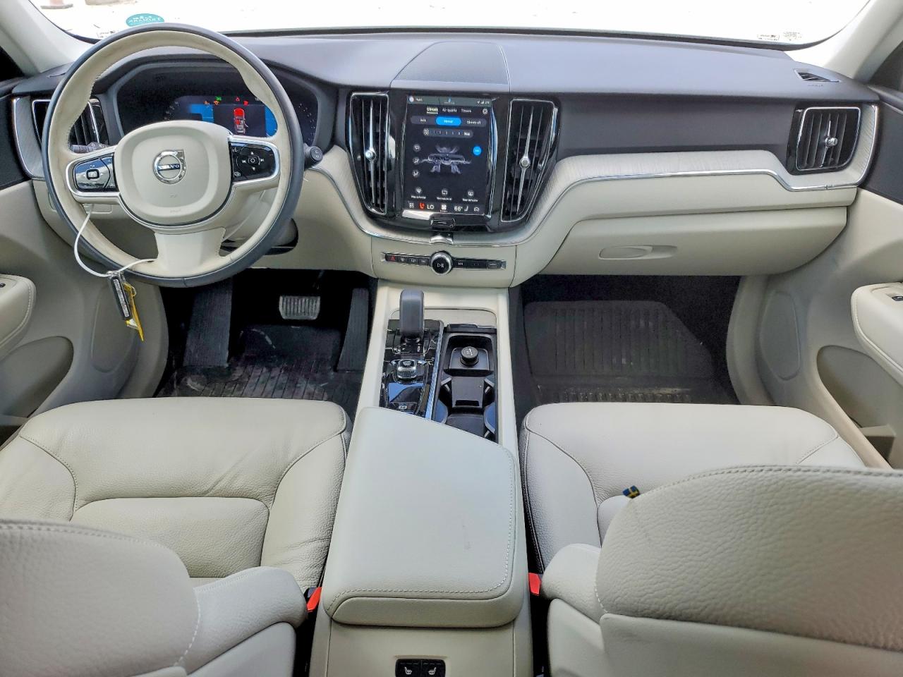 2024 VOLVO XC60 Plus Dark