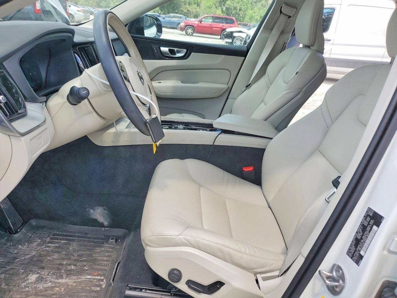 2024 VOLVO XC60 Plus Dark