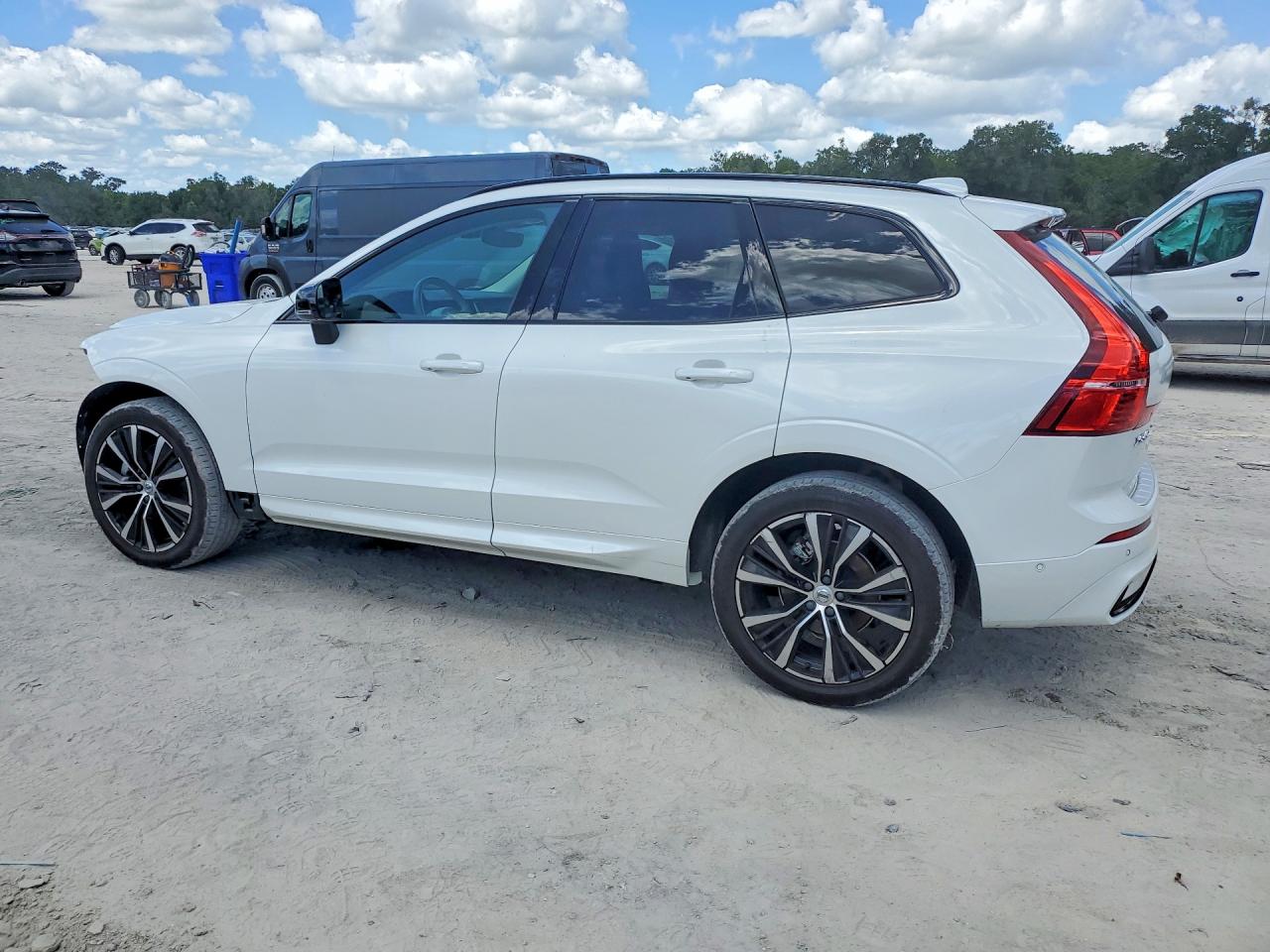 2024 VOLVO XC60 Plus Dark