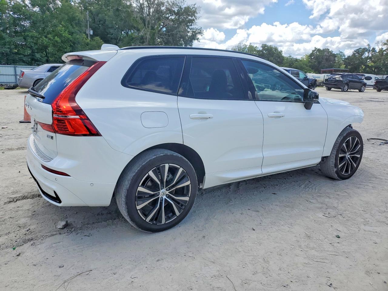 2024 VOLVO XC60 Plus Dark