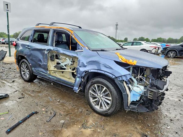 2017 TOYOTA HIGHLANDER