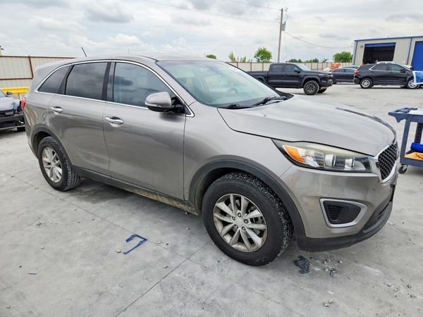 2016 KIA SORENTO L / LX