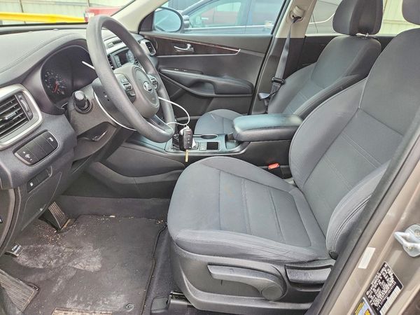 2016 KIA SORENTO L / LX