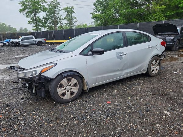 2017 KIA FORTE LX Base — Front 3/4