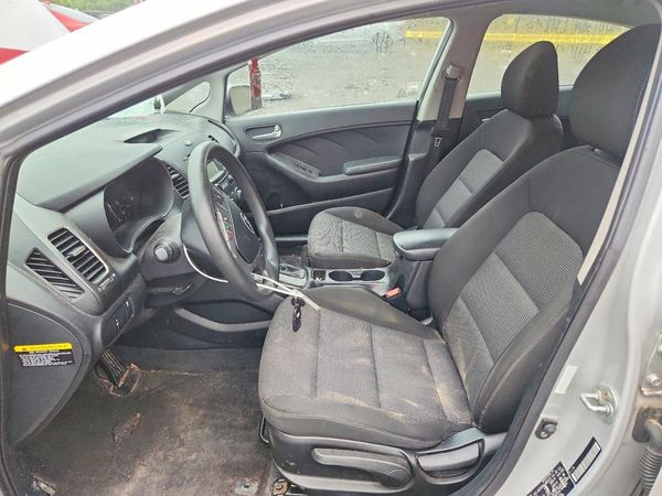 2017 KIA FORTE LX Base — DENT