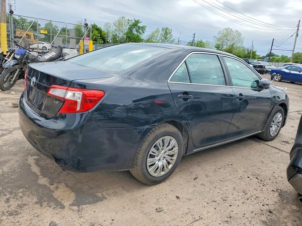 2014 TOYOTA CAMRY