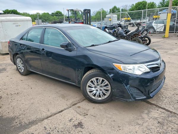 2014 TOYOTA CAMRY
