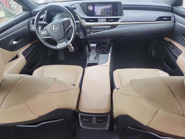 2019 LEXUS ES 300h
